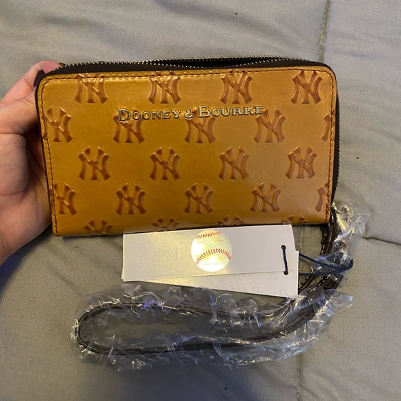 Dooney&Bourke yankee wallet. - Picture 2 of 3